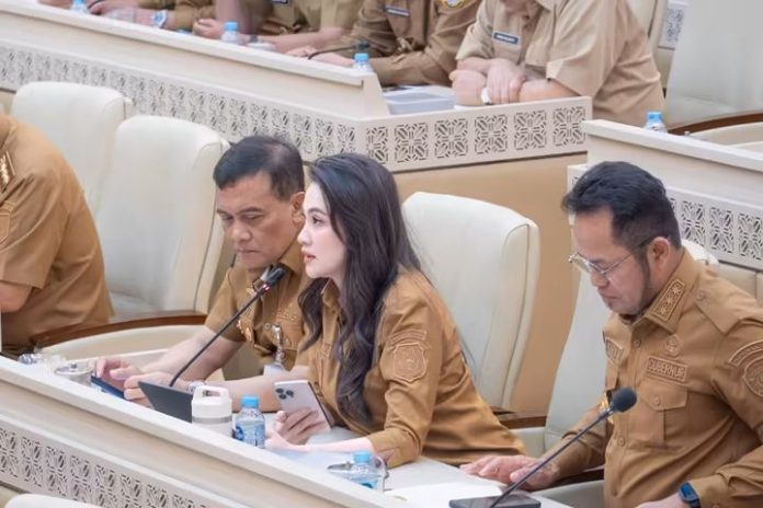 FOTO: Gubernur Maluku Utara (Malut) Sherly Tjoanda saat hadir dalam rapat bersama Komisi II di Gedung DPR, Senayan, Jakarta, Selasa (15/9/2026). (Dok via Facebook)