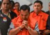 Dari Kasus Korupsi Kitab Suci Politisi Golkar ini Kini Tersandung Kasus HGB, Tidak Pernah Kapok FOTO: Paling Kanan Fahd A Rafiq dan Kepala Pertanahan Kabupaten Bogor Sontang Coin Manurung saat berjalan menuju mobil tahanan usai menjalani pemeriksaan di gedung merah putih KPK, Jakarta, Selasa (15/9/2026). (Dok. Antara)