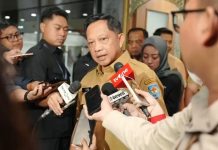 Mendagri Hadiri Rapat Bersama Komisi II DPR, Bahas Reforma Agraria FOTO: Menteri Dalam (Mendagri) Tito Karnavian usai menghadiri rapat di ruang Komisi II DPR RI, Kompleks Parlemen Senayan, Jakarta. Selasa (15/9/2026). (Dok Kemendagri)