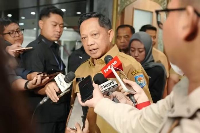 FOTO: Menteri Dalam (Mendagri) Tito Karnavian usai menghadiri rapat di ruang Komisi II DPR RI, Kompleks Parlemen Senayan, Jakarta. Selasa (15/9/2026). (Dok Kemendagri) FOTO: Menteri Dalam (Mendagri) Tito Karnavian usai menghadiri rapat di ruang Komisi II DPR RI, Kompleks Parlemen Senayan, Jakarta. Selasa (15/9/2026). (Dok Kemendagri)