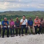 Kunker ke Papua, AHY Dorong Konektivitas Buka Akses Ekonomi FOTO: Menteri Koordinator Bidang Infrastruktur dan Pembangunan Kewilayahan, Dr. Agus Harimurti Yudhoyono, meninjau pelaksanaan Instruksi Presiden (Inpres) Jalan Daerah (IJD) di ruas Jalan Skori–Puay, Kabupaten Jayapura, Kamis (17/9/2026). (Dok. Pemkab Jayapura)