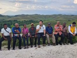 Kunker ke Papua, AHY Dorong Konektivitas Buka Akses Ekonomi FOTO: Menteri Koordinator Bidang Infrastruktur dan Pembangunan Kewilayahan, Dr. Agus Harimurti Yudhoyono, meninjau pelaksanaan Instruksi Presiden (Inpres) Jalan Daerah (IJD) di ruas Jalan Skori–Puay, Kabupaten Jayapura, Kamis (17/9/2026). (Dok. Pemkab Jayapura)