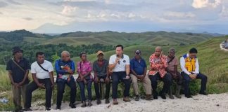 Kunker ke Papua, AHY Dorong Konektivitas Buka Akses Ekonomi FOTO: Menteri Koordinator Bidang Infrastruktur dan Pembangunan Kewilayahan, Dr. Agus Harimurti Yudhoyono, meninjau pelaksanaan Instruksi Presiden (Inpres) Jalan Daerah (IJD) di ruas Jalan Skori–Puay, Kabupaten Jayapura, Kamis (17/9/2026). (Dok. Pemkab Jayapura)