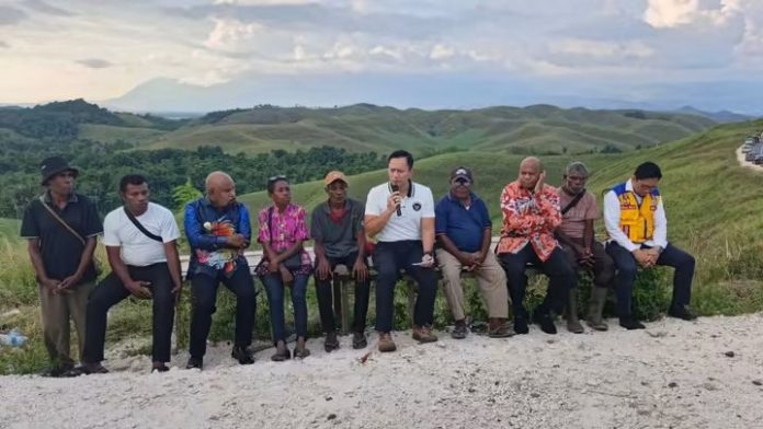 FOTO: Menteri Koordinator Bidang Infrastruktur dan Pembangunan Kewilayahan, Dr. Agus Harimurti Yudhoyono, meninjau pelaksanaan Instruksi Presiden (Inpres) Jalan Daerah (IJD) di ruas Jalan Skori–Puay, Kabupaten Jayapura, Kamis (17/9/2026). (Dok. Pemkab Jayapura) FOTO: Menteri Koordinator Bidang Infrastruktur dan Pembangunan Kewilayahan, Dr. Agus Harimurti Yudhoyono, meninjau pelaksanaan Instruksi Presiden (Inpres) Jalan Daerah (IJD) di ruas Jalan Skori–Puay, Kabupaten Jayapura, Kamis (17/9/2026). (Dok. Pemkab Jayapura)