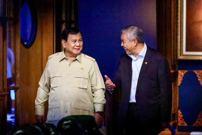 FOTO: Usai menunaikan salat Jumat, Jumat, 18 September 2026, Presiden Prabowo Subianto menerima kunjungan teman lamanya yakni Wakil Perdana Menteri (PM) Malaysia, Ahmad Zahid Hamidi yang sekaligus Ketua umum salah satu partai terbesar di Malaysia UMNO, kediaman di Hambalang, Jawa Barat. (Dok. Seskab)