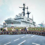 Spesifikasi Kapal Induk Ringan KRI Sriwijaya FOTO: Bersama Pimpinan TNI AL dan awak kapal ITS Giuseppe Garibaldi (KRI SRIWIJAYA) saat sandar di pelabuhan Tanjung Priok, Jakarta Utara. (Dok via Facebook)