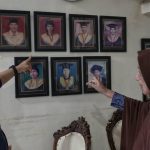 Anies Baswedan Kunjungi Ibunda Guru Besar UGM di Makassar, Zainal Arifin: Mas, Beliau adalah Surga Saya FOTO: Anies Rasyid Baswedan saat bersama Ibunda Zainal Arifin Mochtar di Makassar, Sulawesi Selatan. (Dok. Pribadi Zainal Arifin Mochtar via Facebook)