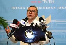 Pemerintah Siapkan Produksi E20 Dalam Dua Tahun, Tebu Jadi Sumber Etanol FOTO: Menteri Koordinator Bidang Pangan Zulkifli Hasan saat memberikan keterangan pers. (Sumber: BPMI Setpres)