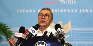 Pemerintah Siapkan Produksi E20 Dalam Dua Tahun, Tebu Jadi Sumber Etanol FOTO: Menteri Koordinator Bidang Pangan Zulkifli Hasan saat memberikan keterangan pers. (Sumber: BPMI Setpres)