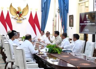 Hasil Ratas Presiden: Pemerintah Matangkan Penerapan Bebas UKT dan Uang Pangkal FOTO: Presiden Prabowo Subianto memimpin rapat terbatas dengan sejumlah Menteri terkait di Istana Merdeka, Jakarta, Rabu (23/9/2026) siang. (Dok. Seskab)
