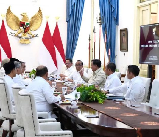 Hasil Ratas Presiden: Pemerintah Matangkan Penerapan Bebas UKT dan Uang Pangkal FOTO: Presiden Prabowo Subianto memimpin rapat terbatas dengan sejumlah Menteri terkait di Istana Merdeka, Jakarta, Rabu (23/9/2026) siang. (Dok. Seskab)