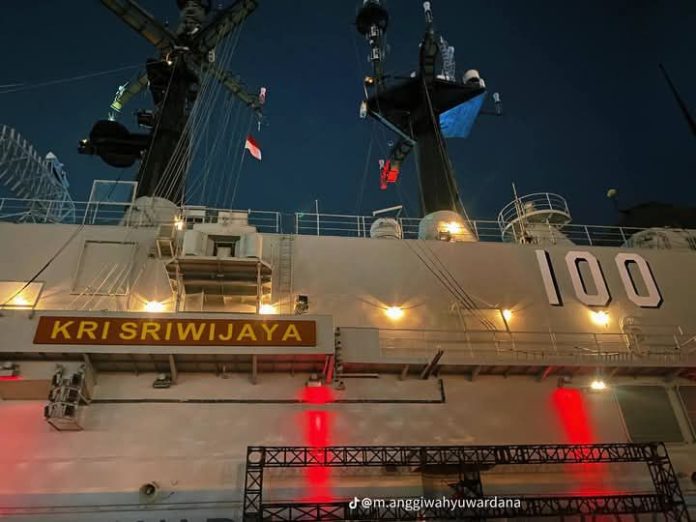 FOTO: Kapal Induk ITS Giuseppe Garibaldi-551 Kini Bertuliskan KRI Sriwijaya Nomor Lambung 100. (Sumber akun Facebook Widyanto Aburame) 