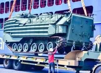 12 Unit Ranpur Amfibi AAV Milik TNI AL Tiba di Indonesia FOTO: Sebanyak 12 unit Ranpur Amfibi AAV tiba di Indonesia dan menjalani proses pembongkaran di Terminal Tanjung Priok, Jakarta Utara, Selasa (22/09/2026). (Dok. Dispen Kormar TNI Angkatan Laut Jakarta).