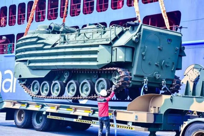 FOTO: Sebanyak 12 unit Ranpur Amfibi AAV tiba di Indonesia dan menjalani proses pembongkaran di Terminal Tanjung Priok, Jakarta Utara, Selasa (22/09/2026). (Dok. Dispen Kormar TNI Angkatan Laut Jakarta). FOTO: Sebanyak 12 unit Ranpur Amfibi AAV tiba di Indonesia dan menjalani proses pembongkaran di Terminal Tanjung Priok, Jakarta Utara, Selasa (22/09/2026). (Dok. Dispen Kormar TNI Angkatan Laut Jakarta).