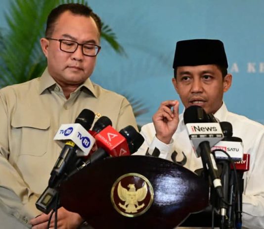 Presiden Prabowo Putuskan Bentuk BPGMN, Perkuat Pencegahan Karhutla dari Desa FOTO: Kepala Badan Riset dan Inovasi Nasional (BRIN) Arif Satria dan Menteri Kehutanan Raja Juli Antoni (Dok. Kemensetneg RI)