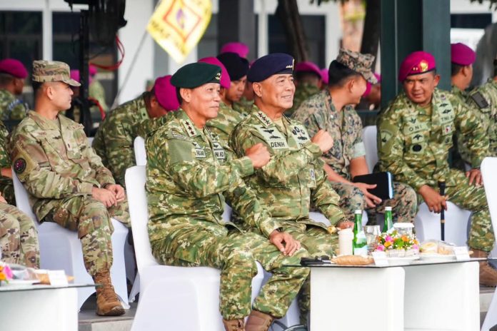 FOTO: Panglima Kostrad (Pangkostrad) Letnan Jenderal TNI Mohammad Fadjar, MPICT., menghadiri acara penerimaan dan penyerahan kendaraan amfibi AAV (Amphibious Assault Vehicle) untuk Korps Marinir TNI Angkatan Laut, yang digelar di Lapangan Apel Brigif 1 Marinir, Cilandak, Jakarta Selatan, Senin (28/9/2026). (Dok Puspen TNI) FOTO: Panglima Kostrad (Pangkostrad) Letnan Jenderal TNI Mohammad Fadjar, MPICT., menghadiri acara penerimaan dan penyerahan kendaraan amfibi AAV (Amphibious Assault Vehicle) untuk Korps Marinir TNI Angkatan Laut, yang digelar di Lapangan Apel Brigif 1 Marinir, Cilandak, Jakarta Selatan, Senin (28/9/2026). (Dok Puspen TNI)