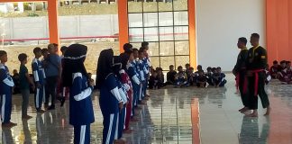 Bangun Disiplin dan Kepercayaan Diri, Siswa Sekolah Rakyat Wajo Dilatih Pencak Silat FOTO: Siswa Sekolah Rakyat di Kabupaten Wajo mendapat pembekalan pencak silat sebagai bagian dari kegiatan pembinaan fisik dan kedisiplinan.