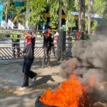 Geram Pemadaman Listrik Secara Bergilir, GAM: Sulselrabar Gelap! FOTO: Sejumlah mahasiswa yang tergabung dalam Gerakan Aktivis Mahasiswa (GAM) Melakukan aksi unjuk rasa di depan kantor PLN UID Sulselrabar, Jln Hertasning (3/09/2026).
