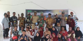 Urai Benang Kusut Rantai Ekonomi Kampung, Unhas sebagai Tim Ekspedisi Patriot 16 Fasilitasi Social Mapping di Fakfak Timur FOTO: Focus Group Discussion (FGD) Ke-2: Social Mapping Bertempat di Aula Koramil Kawasan Transmigrasi Weri–Saharey, Kabupaten Fakfak, Papua Barat, Rangkaian program pendampingan masyarakat oleh Tim Ekspedisi Patriot (TEP) 2026 Universitas Hasanuddin di bawah kepemimpinan Dr. Sawedi Muhammad, S.Sos., M.Sc., pada Kamis (3/9/2026).