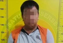 Nyaris Terbang ke Jakarta, 928 Gram Sabu Diselipkan di Selangkangan Digagalkan di Bandara Kualanamu FOTO: SAL alias AL (50) diamankan saat hendak berangkat menuju Jakarta.