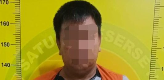 Nyaris Terbang ke Jakarta, 928 Gram Sabu Diselipkan di Selangkangan Digagalkan di Bandara Kualanamu FOTO: SAL alias AL (50) diamankan saat hendak berangkat menuju Jakarta.