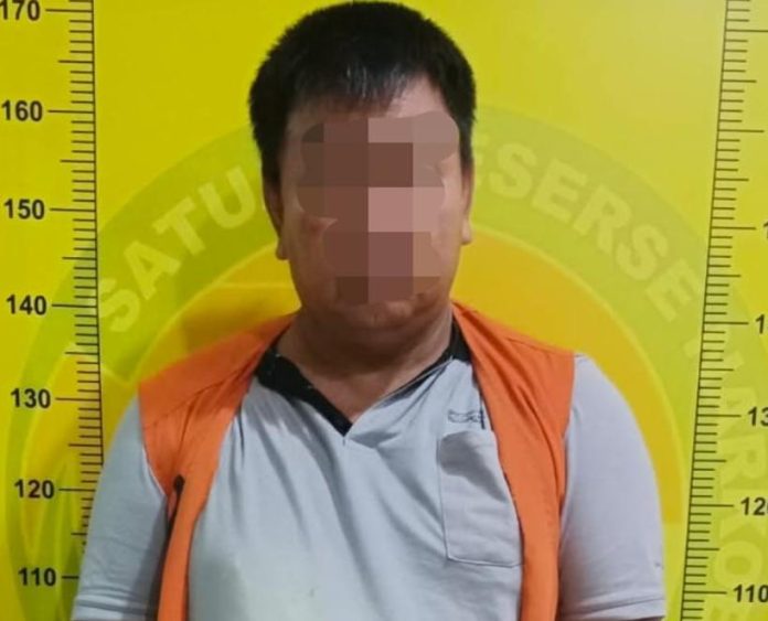 FOTO: SAL alias AL (50) diamankan saat hendak berangkat menuju Jakarta.