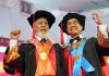 Diplomasi Sains Unhas Melalui Gelar Kehormatan kepada Xanana Gusmao FOTO: Doctor Honoris Causa (Dr. HC) kepada Perdana Menteri Timor-Leste, H.E. Kay Rala Xanana Gusmao dan Rektor Unhas Prof Jamaluddin Jompa. (Ist)