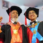 Diplomasi Sains Unhas Melalui Gelar Kehormatan kepada Xanana Gusmao FOTO: Doctor Honoris Causa (Dr. HC) kepada Perdana Menteri Timor-Leste, H.E. Kay Rala Xanana Gusmao dan Rektor Unhas Prof Jamaluddin Jompa. (Ist)