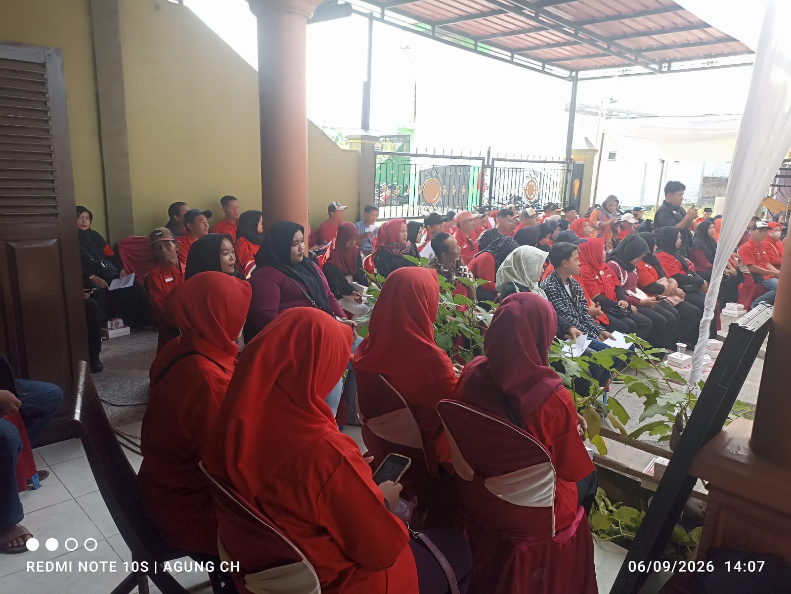 Suasana Konsilidasi PDI Perjuangan dalam acara Pelantikan Pengurus Ranting se-Kecamatan Mojoanyar dan Dlanggu pada Minggu, 6 September 2026 (foto : Agung Ch)