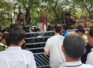 Pemadaman Listrik Bergilir Masih Berlanjut, FMP Geruduk PLN UID Sulselrabar FOTO: Kantor PT PLN (Persero) Unit Induk Distribusi Sulawesi Selatan, Sulawesi Tenggara, dan Sulawesi Barat (UID Sulselrabar) di Jalan Hertasning Kota Makassar kembali jadi sasaran unjuk rasa. Senin (7/9/2026).
