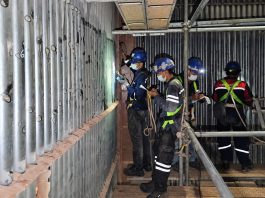 PLN Terus Optimalkan Pasokan Listrik dan Percepat Pemulihan Sistem Sulbagsel Petugas PLN melakukan pemeriksaan infrastruktur pembangkit sebagai bagian dari upaya mengoptimalkan keandalan Sistem Sulbagsel. Pekerjaan dilakukan secara terukur dengan tetap mengutamakan keselamatan dan keandalan pasokan listrik.