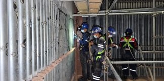 PLN Terus Optimalkan Pasokan Listrik dan Percepat Pemulihan Sistem Sulbagsel Petugas PLN melakukan pemeriksaan infrastruktur pembangkit sebagai bagian dari upaya mengoptimalkan keandalan Sistem Sulbagsel. Pekerjaan dilakukan secara terukur dengan tetap mengutamakan keselamatan dan keandalan pasokan listrik.