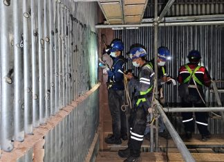 PLN Terus Optimalkan Pasokan Listrik dan Percepat Pemulihan Sistem Sulbagsel Petugas PLN melakukan pemeriksaan infrastruktur pembangkit sebagai bagian dari upaya mengoptimalkan keandalan Sistem Sulbagsel. Pekerjaan dilakukan secara terukur dengan tetap mengutamakan keselamatan dan keandalan pasokan listrik.
