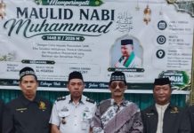 Dihadiri Camat, DKM Mesjid Al Hidayah Kolaborasi Lembaga Da’wah Ar Rezki Adakan Maulid FOTO: Plt Camat Manggala Rahmat, S.STP, M.Si katakan itu di depan hadirin Peringatan Mauliid Nabi Muhammad SAW di Mesjid Al Hidayah RW 05 Kelurahan Manggala, Rabu malam (29/9).