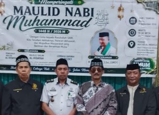 Dihadiri Camat, DKM Mesjid Al Hidayah Kolaborasi Lembaga Da’wah Ar Rezki Adakan Maulid FOTO: Plt Camat Manggala Rahmat, S.STP, M.Si katakan itu di depan hadirin Peringatan Mauliid Nabi Muhammad SAW di Mesjid Al Hidayah RW 05 Kelurahan Manggala, Rabu malam (29/9).