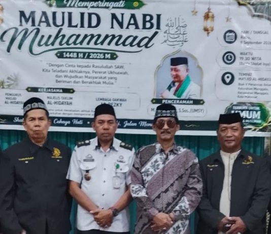 Dihadiri Camat, DKM Mesjid Al Hidayah Kolaborasi Lembaga Da’wah Ar Rezki Adakan Maulid FOTO: Plt Camat Manggala Rahmat, S.STP, M.Si katakan itu di depan hadirin Peringatan Mauliid Nabi Muhammad SAW di Mesjid Al Hidayah RW 05 Kelurahan Manggala, Rabu malam (29/9).
