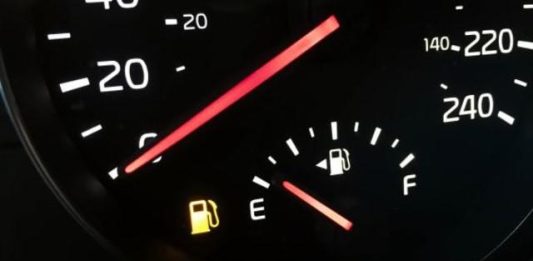 Karang Taruna Harap Gubernur Sulsel Tinjau Ulang Soal Aturan Sisa BBM 1 Bar di Indikator Kendaraan FOTO: Indikator bensin mobil. (Foto: dok. Driving)