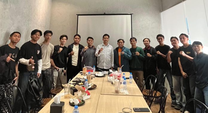 FOTO: Pengurus dan Anggota PW KAMMI Sulsel saat diterima manajemen PT Pertamina Patra Niaga. FOTO: Pengurus dan Anggota PW KAMMI Sulsel saat diterima manajemen PT Pertamina Patra Niaga.