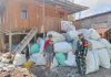 Olah Sampah Plastik Jadi Paving Block, Dandim Wajo Kaitkan dengan Sishankamrata Babinsa Tanasitolo Dampingi Warga Olah Sampah Plastik Jadi Paving Block, Dandim: Bagian dari Ketahanan Wilayah