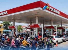 Kemarau Bergilir Padam, Antri Elpiji dan BBM FOTO: Ilustrasi antrean kendaraan saat mengisi BBM di salah satu SPBU di Kota Makassar. (Dok. Ist)