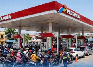Kemarau Bergilir Padam, Antri Elpiji dan BBM FOTO: Ilustrasi antrean kendaraan saat mengisi BBM di salah satu SPBU di Kota Makassar. (Dok. Ist)