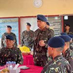 Hari Jadi Ke 67 Tahun Digelar Sederhana, Batalyon D Pelopor Polda Sulsel Beri Bingkisan ke Kaum Dhuafa dan Anak Yatim Piatu FOTO: Danyon D Pelopor Polda Sulsel Kompol Laode Rusli,S.E. dalam kegiatan memperingati hari jadi ke-67, Pasukan Pelopor Korps Brimob Polri. (ist)
