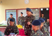 Hari Jadi Ke 67 Tahun Digelar Sederhana, Batalyon D Pelopor Polda Sulsel Beri Bingkisan ke Kaum Dhuafa dan Anak Yatim Piatu FOTO: Danyon D Pelopor Polda Sulsel Kompol Laode Rusli,S.E. dalam kegiatan memperingati hari jadi ke-67, Pasukan Pelopor Korps Brimob Polri. (ist)