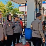 Kapolsek Panakkukang Turun Langsung Pantau SPBU, Pastikan Antrean BBM Aman dan Tertib FOTO: Kompol Hj. Ema Ratna, AR, S.H, Kapolsek Panakkukang turun langsung melakukan pemantauan di salah satu SPBU di wilayah Kecamatan Panakkukang, Kota Makassar, Minggu (13/09/2026).