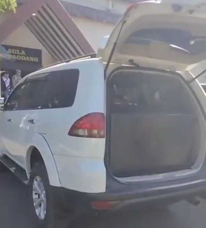 FOTO: 1 Unit mobil roda empat jenis Pajero yang telah modifikasi untuk pengisian BBM yang diamankan di Mapolda Sulsel. (Tangkap layar)