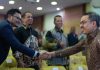 Hadir di Unhas, Menteri UMKM Dorong Wirausaha Berani Memulai dan Siap Berdampak FOTO: Paling Kanan, Menteri Usaha Mikro, Kecil, dan Menengah (UMKM) Republik Indonesia, Maman Abdurahman di Universitas Hasanuddin, Selasa (15/09), di Baruga A.P Pettarani, Kampus Unhas Tamalanrea, Makassar.