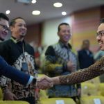 Hadir di Unhas, Menteri UMKM Dorong Wirausaha Berani Memulai dan Siap Berdampak FOTO: Paling Kanan, Menteri Usaha Mikro, Kecil, dan Menengah (UMKM) Republik Indonesia, Maman Abdurahman di Universitas Hasanuddin, Selasa (15/09), di Baruga A.P Pettarani, Kampus Unhas Tamalanrea, Makassar.