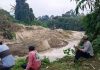 Tambang di Bantaran Sungai Masamba Disorot, Ilyas Pertanyakan Dugaan Keterlibatan Babinsa FOTO: Hasil tangkapan layar dari video viral aktivitas tambang di Bantaran Sungai Masamba.