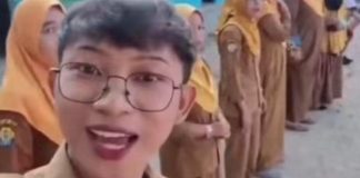 Sempat Viral: Pak Guru Berpenampilan Kemayu, Akhirnya Dipecat FOTO: Muhammad Yasin, Guru Seni Budaya di SDN 1 Ogutua di Kecamatan Dampal Utara, Kabupaten Tolitoli, Sulawesi Tengah. (Tangkap layar)