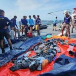 Penyelam dari Kopaska dan Koppeba Berhasil Evakuasi Jenazah Korban Kapal Tenggelam FOTO: TNI AL melibatkan unsur KRI GNR-332, KRI CNP-936, dan KRI PFN-731 serta Pasukan Penyelam dan Kopaska melaksanakan operasi pencarian dan evakuasi korban kecelakaan KM Virgo Transport 8 di lokasi kejadian, Jumat (18/9). (Dok TNI AL)